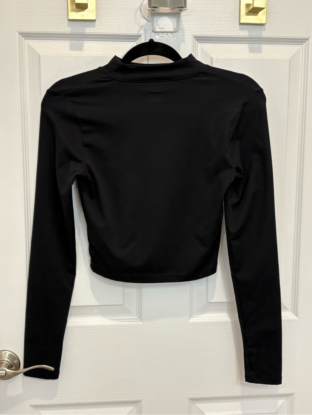 Under Armour Black Long-Sleeve Cropped Performance Top #1472 - Picture 2 of 14